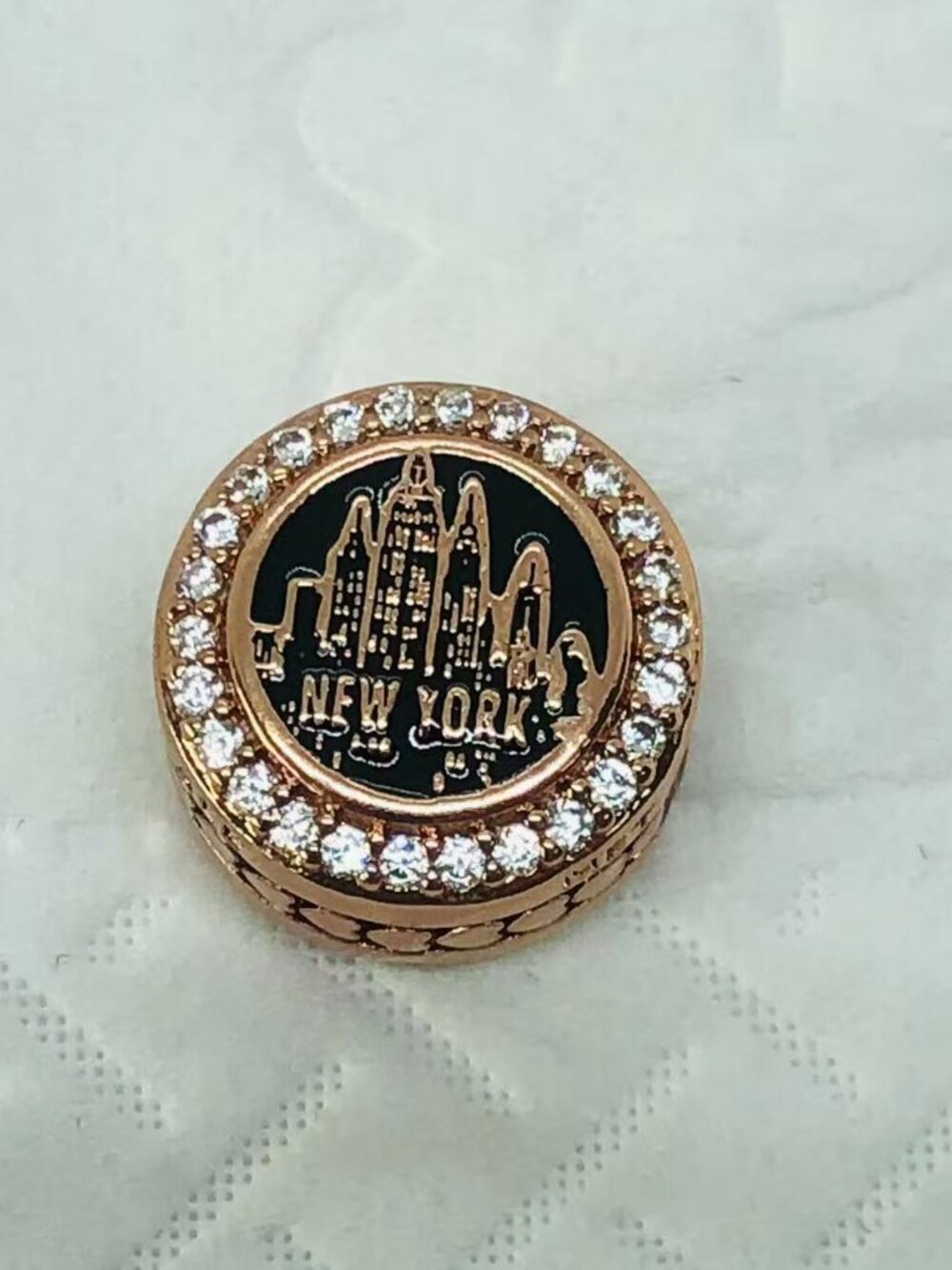 ✨ ✨Pandora New York City Exclusive Round Moments Charm